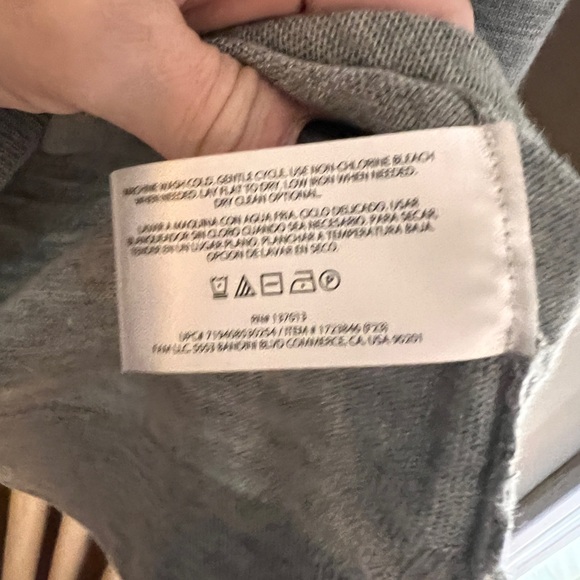 Banana Republic Gray V-Neck Sweater medium merino wool - Picture 3 of 7